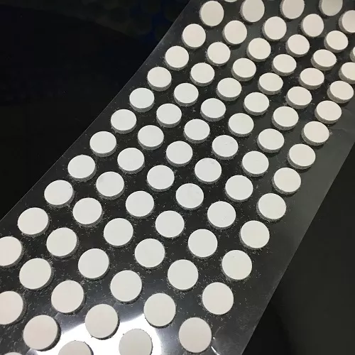 冲型粘扣带